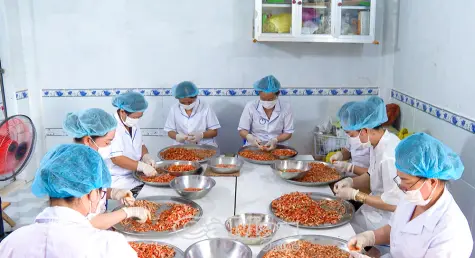 Chủ thể OCOP tất bật chuẩn bị cho Ngày hội Cua Cà Mau
