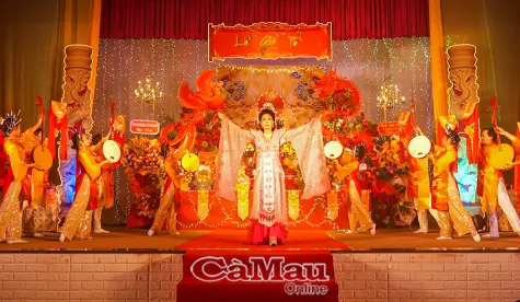Trang nghiêm Lễ giỗ Tổ sân khấu và 65 năm Đoàn Văn công Giải phóng Cà Mau