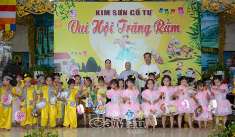 Ấm áp “Vui hội trăng rằm” tại Kim Sơn Cổ Tự