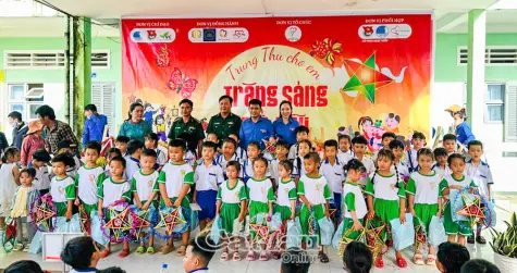 Mùa trăng ấm áp đến với trẻ em vùng sâu