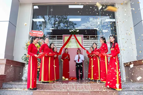 Agribank gắn biển công trình - Sản phẩm tiêu biểu chào mừng Đại hội Đảng