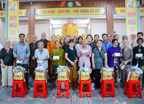 Chùa Phật Cổ Thiền Lâm trao hơn 230 phần quà đến hộ nghèo