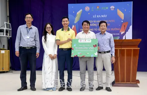 Ra mắt Câu lạc bộ Sách và Hành động PVCFC tại 2 trường THPT