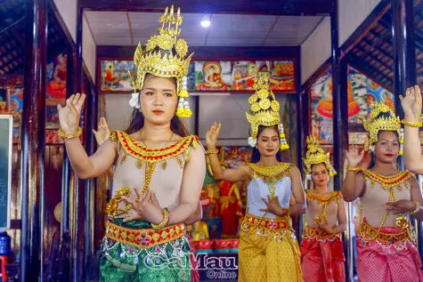 Truyền dạy văn hoá phi vật thể gắn với phát triển du lịch Cà Mau