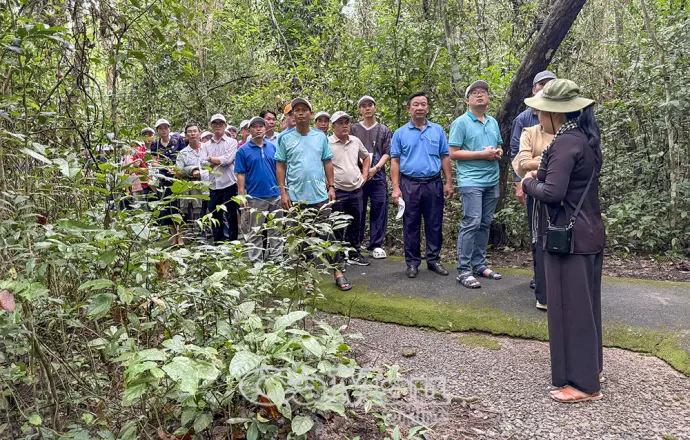 Đoàn cán bộ tỉnh Cà Mau về nguồn, giáo dục truyền thống cách mạng tại Tây Ninh