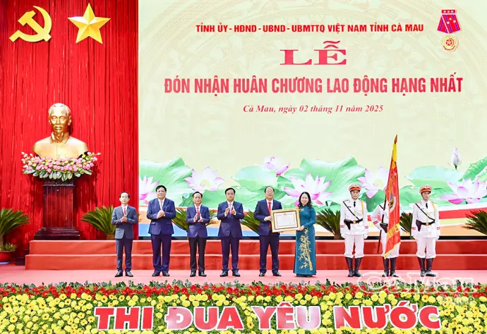 Cà Mau vinh dự đón nhận Huân chương Lao động hạng Nhất