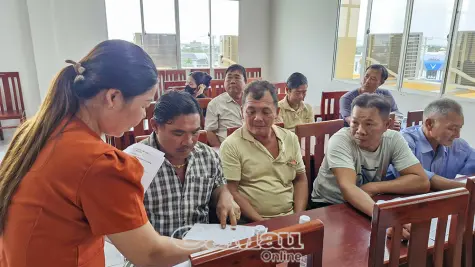 Xã Gành Hào tuyên truyền và ký cam kết chống khai thác IUU