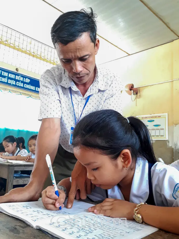 Thầy giáo Trịnh Bá Ngọc hết lòng gieo yêu thương