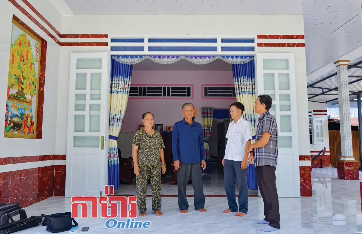 លោក Danh Sai ណែនាំកូនប្រកបរបរដាំបន្លែស្អាត