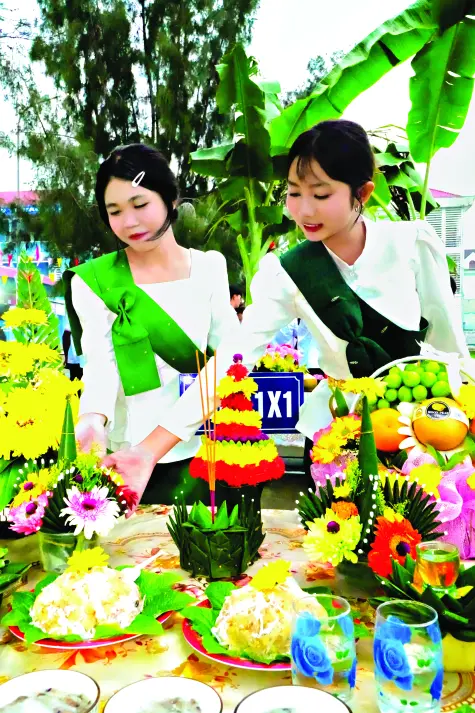 រាត្រីដ៏កក់ក្តៅ “រីករាយបុណ្យសំពះព្រះខែ - បំភ្លឺក្តីប្រាថ្នា”