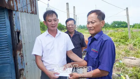 Triều cường gây ngập, các địa phương tích cực khắc phục