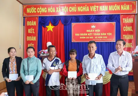 Khóm Cái Nai phấn khởi Ngày hội Đại đoàn kết