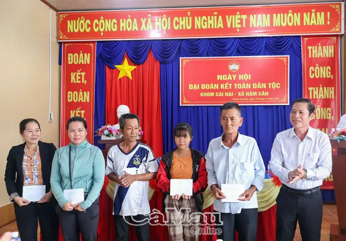 Khóm Cái Nai phấn khởi Ngày hội Đại đoàn kết