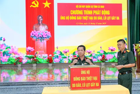 Bộ CHQS tỉnh Cà Mau ủng hộ 170 triệu đồng giúp đồng bào vùng bão lũ