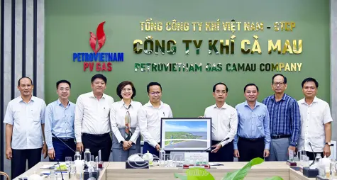 Đồng chí Hồ Thanh Thuỷ làm việc tại Công ty Khí Cà Mau