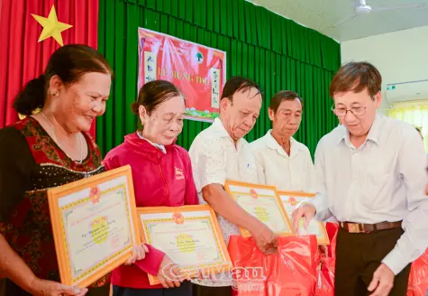 Trang trọng Lễ mừng thọ 120 người cao tuổi