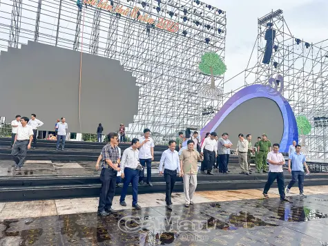 Chủ tịch HĐND tỉnh kiểm tra công tác tổ chức Ngày hội Cua Cà Mau