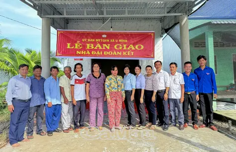 Xã U Minh bàn giao 4 căn nhà “Đại đoàn kết” và “Nhà tình thương”