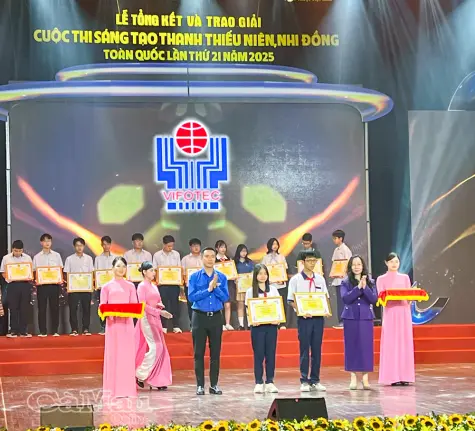 Học sinh lớp 9 chế tạo thiết bị y tế 4.0, giành giải Quốc gia