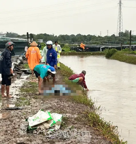 2 người tử vong do sét đánh khi vệ sinh ao tôm