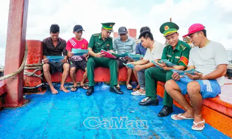 Bộ đội Biên phòng đồng hành cùng ngư dân chống khai thác IUU