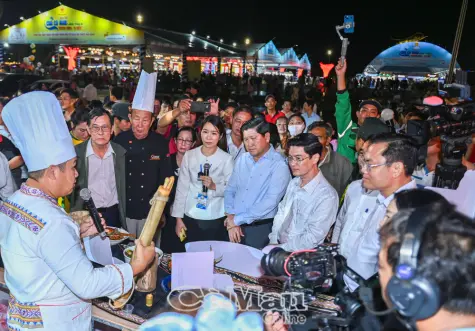 Khai mạc Quảng diễn các món ngon từ cua Cà Mau kết hợp đặc sản 34 tỉnh, thành phố