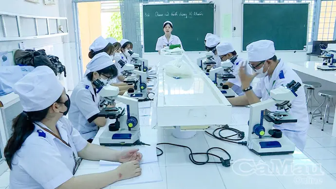 Đào tạo sát thực tiễn, hướng đến chuẩn nghề nghiệp