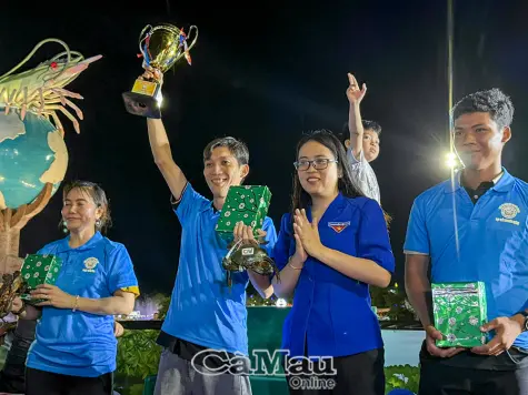 Hấp dẫn cuộc thi “Trói cua nhanh nhất”, bất ngờ ở giải “Càng cua to nhất”