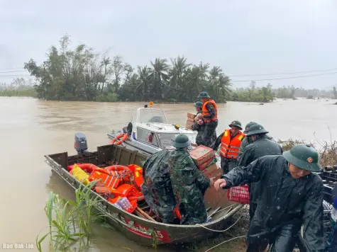 Hỗ trợ khẩn cấp 700 tỷ đồng cho 4 tỉnh khắc phục thiệt hại do mưa lũ