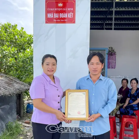 Xã U Minh bàn giao Nhà Đại đoàn kết chào mừng Đại hội