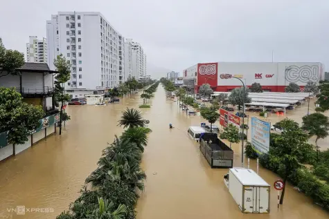 Rau xanh, hải sản từ miền Trung - Tây Nguyên bị gián đoạn vì lũ