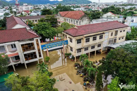 Thủ tướng: Xây nhà mới, tái định cư cho dân vùng lũ trước 31/1/2026