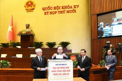 Ủy ban Thường vụ Quốc hội tổ chức quyên góp ủng hộ đồng bào khắc phục hậu quả thiên tai, bão lũ