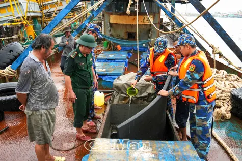 Bảo vệ vững chắc chủ quyền, đồng hành cùng ngư dân