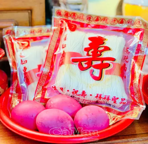 Độc đáo món mì trường thọ của người Hoa