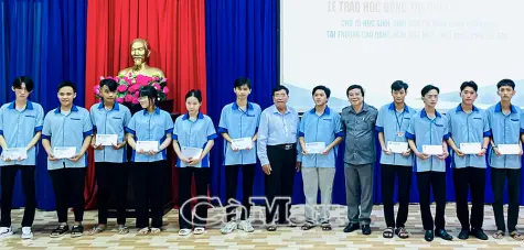 Tiếp sức sinh viên trường nghề vượt khó