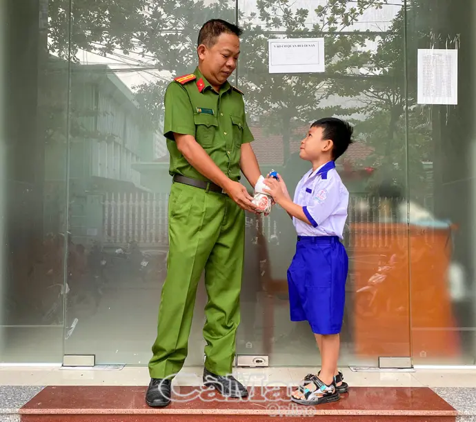 Học sinh Cà Mau góp yêu thương gửi đến miền Trung