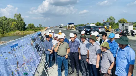 Bí thư Tỉnh uỷ Nguyễn Hồ Hải kiểm trả công trường cao tốc Cần Thơ - Cà Mau