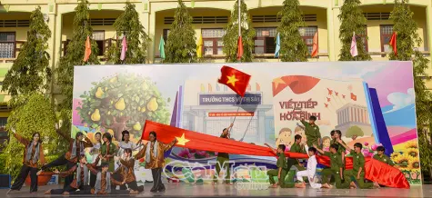 Dạt dào cảm xúc qua ngoại khoá “Viết tiếp câu chuyện hoà bình”