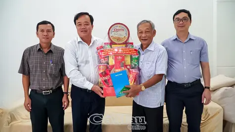 Mong muốn các đồng chí nguyên lãnh đạo tỉnh tiếp tục đồng hành, đóng góp với quê hương