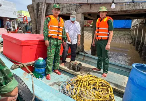 Phát hiện 2 phương tiện sử dụng kích điện khai thác thuỷ sản trái phép