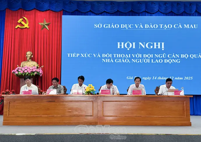 Hội nghị tiếp xúc, đối thoại với cán bộ quản lý, nhà giáo và người lao động