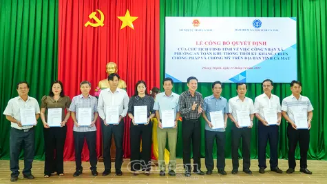 Công bố quyết định công nhận xã, phường An toàn khu