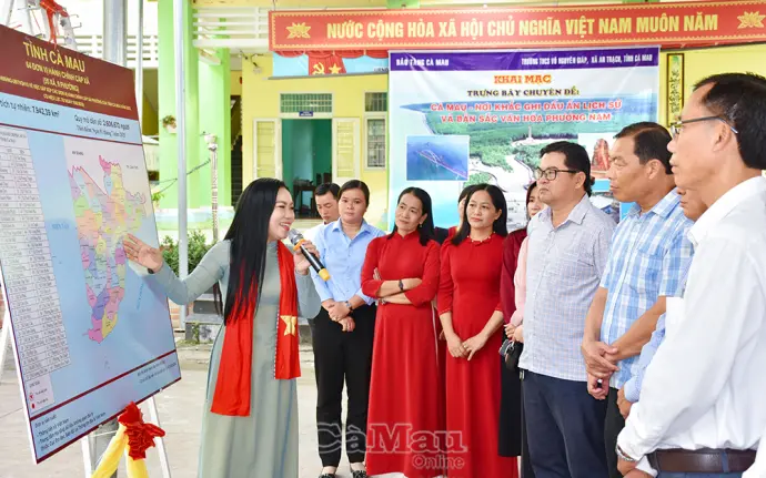 Trưng bày triển lãm “Cà Mau - Nơi khắc ghi dấu ấn lịch sử và bản sắc văn hóa phương Nam”