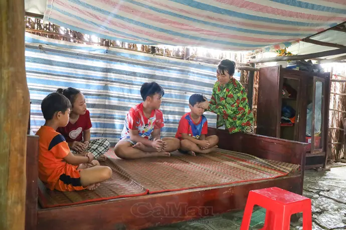 Nặng gánh mưu sinh