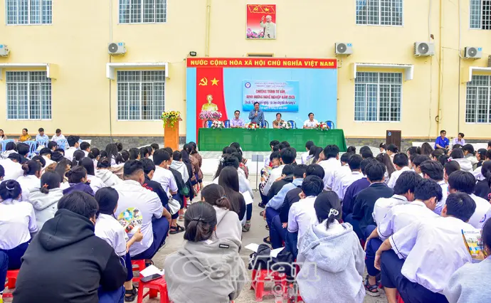 Tư vấn hướng nghiệp mở tương lai bền vững