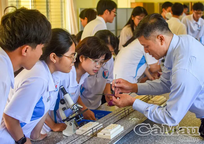 Thú vị tiết thực hành trong phòng thí nghiệm