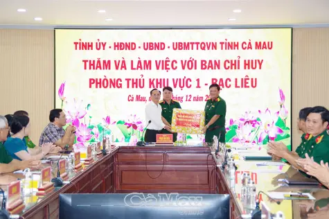 Lãnh đạo tỉnh thăm, chúc mừng cán bộ, chiến sĩ nhân Ngày thành lập Quân đội Nhân dân Việt Nam