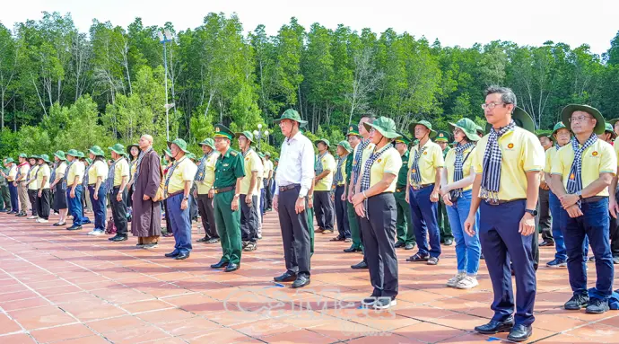 Đoàn cán bộ Dân vận tiêu biểu TP Hồ Chí Minh chào cờ tại Đất Mũi