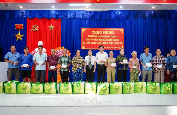 Lan toả nghĩa tình trong hành trình về nguồn tại Cà Mau